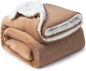 Bedsure Plush Microfiber Blanket
