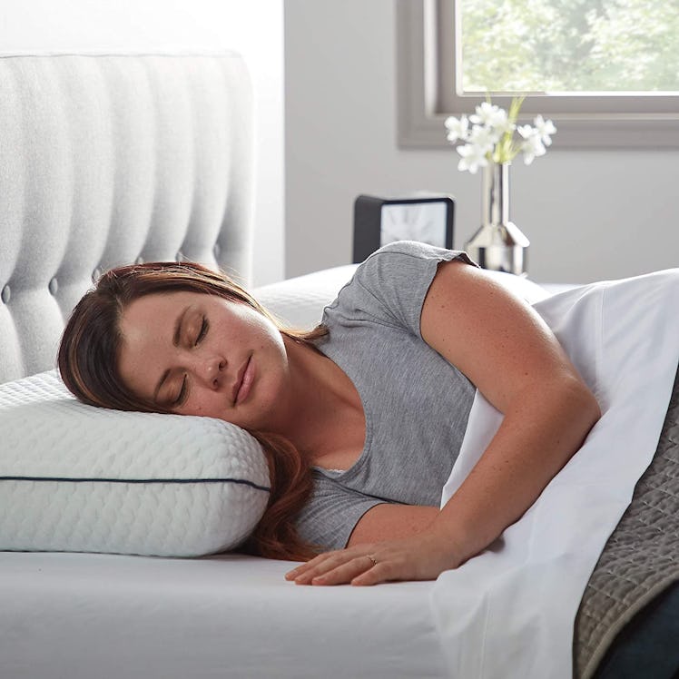 WEEKENDER Ventilated Gel Memory Foam Pillow