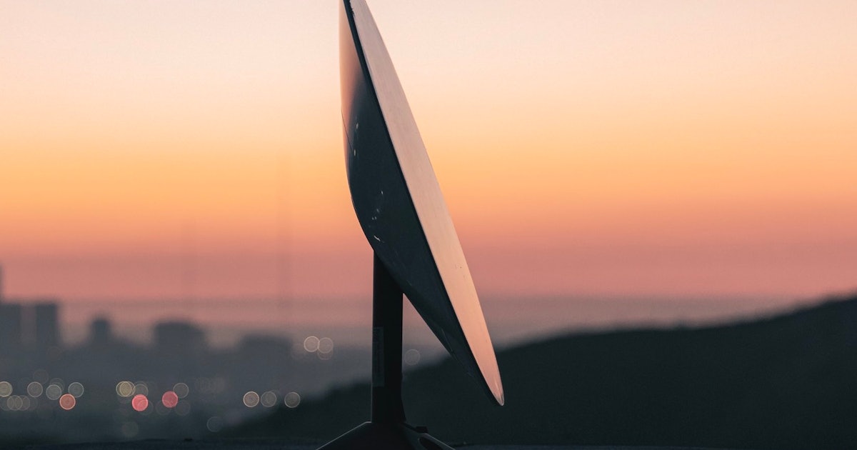 SpaceX Starlink: incredible beta test photos show the futuristic router