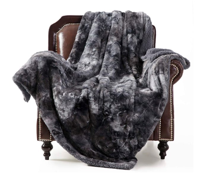 Bedsure Faux Fur Throw Blanket