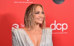 J.Lo's 2020 AMA beauty look: hair and makeup details and products.