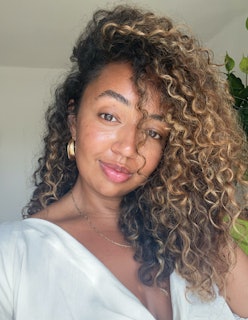 Rhea Cartwright's perfect curls after the minimal hair routine 