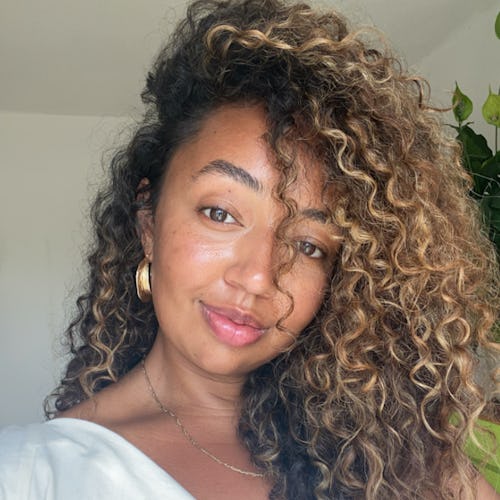 Rhea Cartwright's perfect curls after the minimal hair routine 