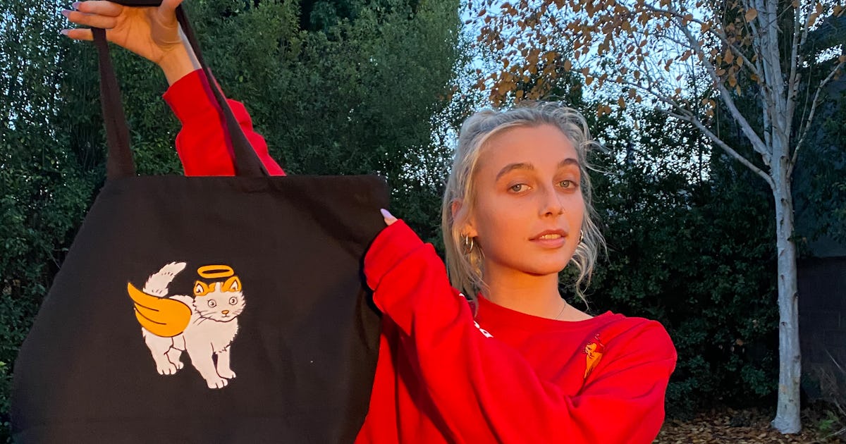 Emma chamberlain black hoodie Clearance