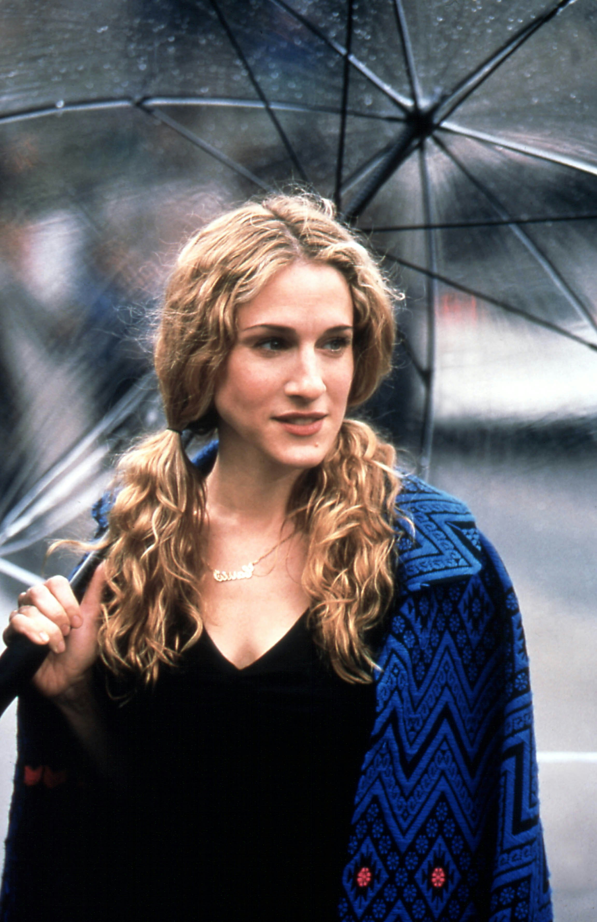 7 Carrie Bradshaw Hairstyles We D Still Wear Today   D7e2cc5c 82e2 41e8 8847 708cf346ebf5 1620769a 