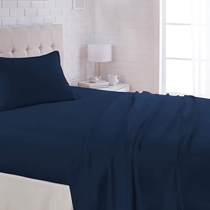 AmazonBasics Lightweight Super Soft Easy Care Microfiber Sheet Set