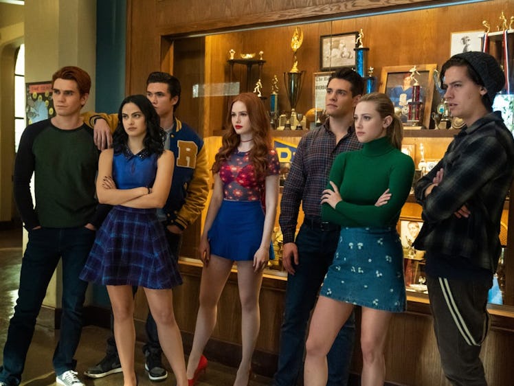 hed Lili Reinhart, Camila Mendes, & Madelaine Petsch with the 'Rivedale' cast