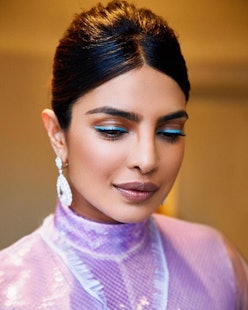 Priyanka Chopra demonstrated how to wear colorful eyeliner with her 2019 aqua look