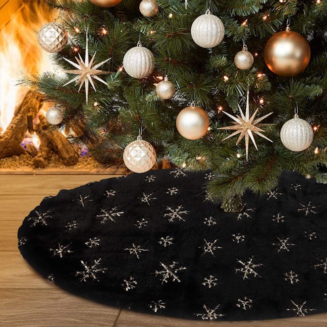 Yuboo Black Christmas Tree Skirt