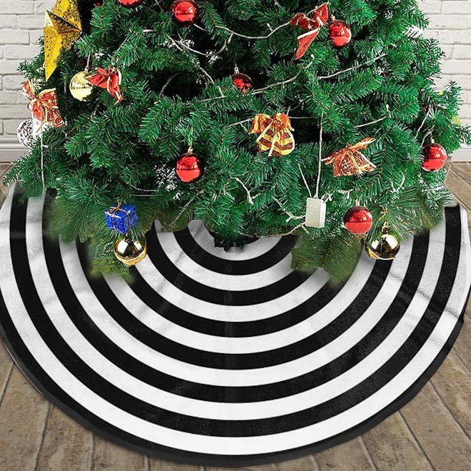 AHOOCUSTOM Black and White Rings Christmas Tree Skirt