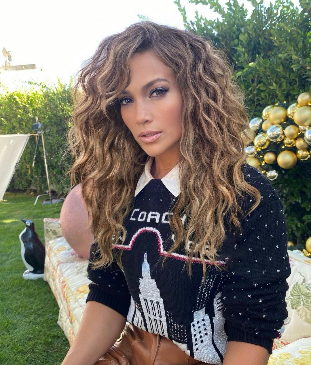 How To Get Jennifer Lopez Curls, According To Her Hairstylist