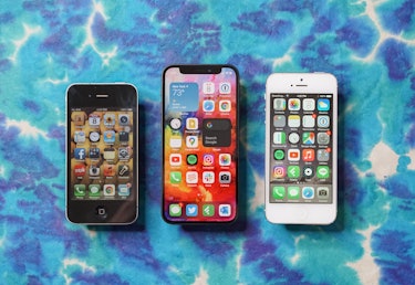 The iPhone 12 mini (center) next to its predecessors, the iPhone 4 (left) and iPhone 5 (right).
