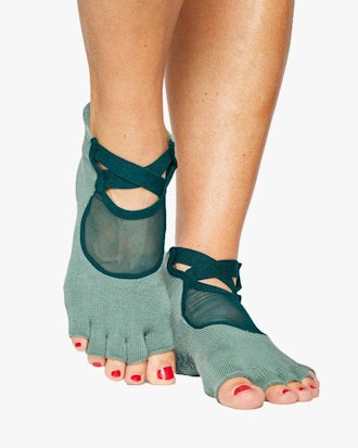 Clean Cut Toeless Grip Socks