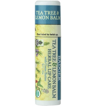 This lip balm uses natural ingredients and essential oils for cold sores.