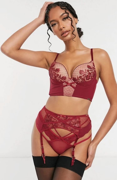 Gossard Lingerie Set With Textured And Floral Mesh In Bardo Red