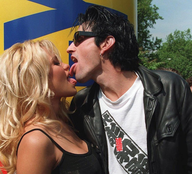 LAUNCH OF VIRGIN ENERGY DRINK, LONDON, BRITAIN - 1995 PAMELA ANDERSON AND TOMMY LEE