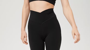 These Aerie OFFLINE Crossover Leggings Dupes Are Just Like The