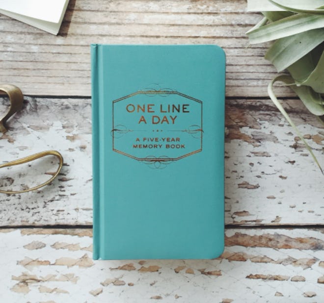 Chronicle Books Staff One-Line-A-Day Memory Book