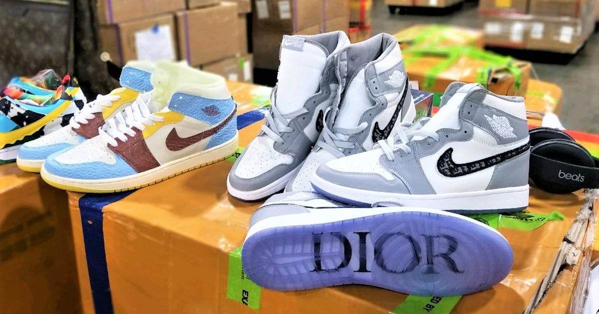 Cheap Yeezy 350 V2 Beluga