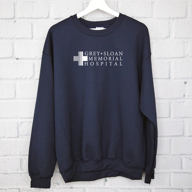 a blue sweatshirt that says "Grey Sloan Memorial Hospital"