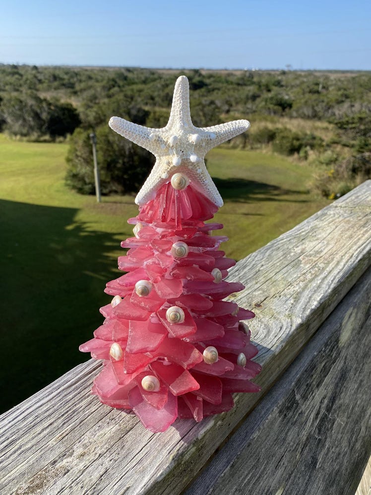 Medium Sea Glass Christmas Tree (Cranberry Ice)