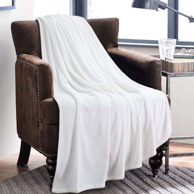 Bedsure Microfiber Fleece Blanket