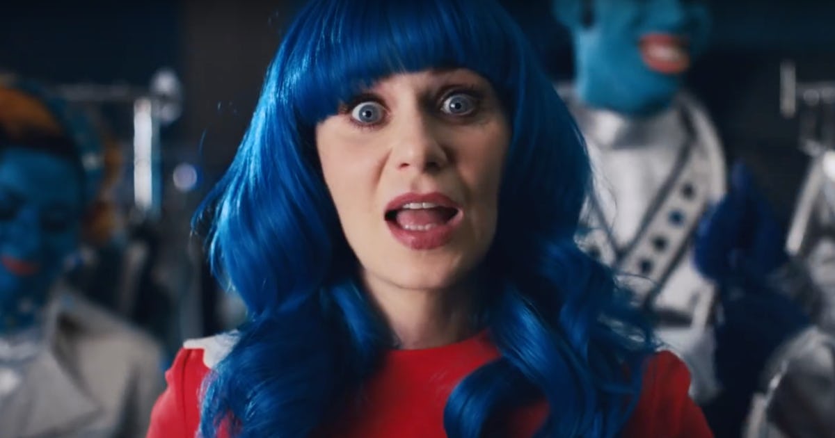 Katy Perry S Music Video With Lookalike Zooey Deschanel Has Fans Divided Katy Perry S Music Video With Lookalike Zooey Deschanel Has Fans Divided