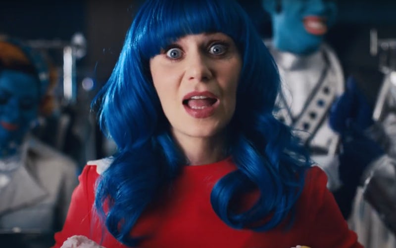 Katy Perry S Music Video With Lookalike Zooey Deschanel Has Fans Divided