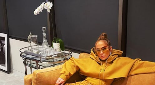 Jennifer Lopez's white nails for the holidays.