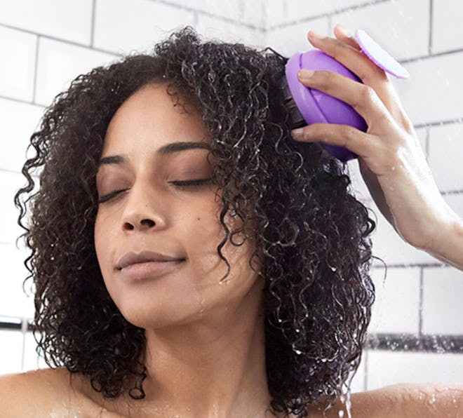 Vitagoods Scalp-Massaging Shampoo Brush
