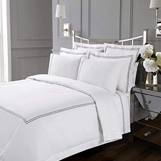 Lincove Luxury Duvet Cover Set, 3 Pieces (Queen)