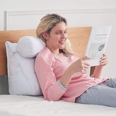 Cheer Collection Wedge Shaped Reading Pillow