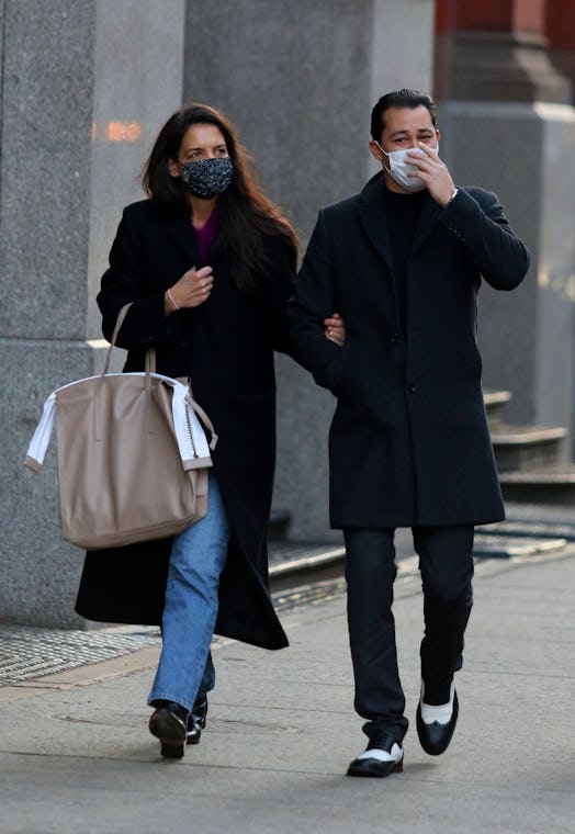 Katie Holmes carries an oversized tan handbag