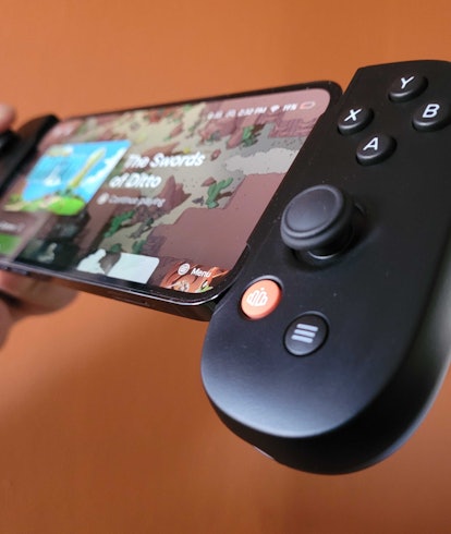 The Backbone controller for Apple's iPhone is meant to augment iOS gaming.