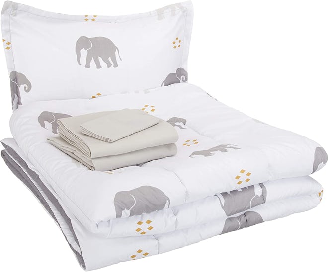 AmazonBasics Bed-In-A-Bag Bedding Set (5 Pieces)