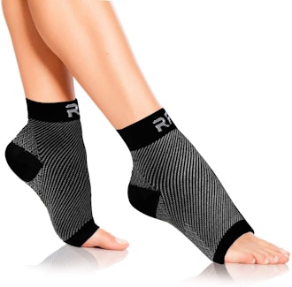 Run Forever Sports Compression Ankle Sleeves