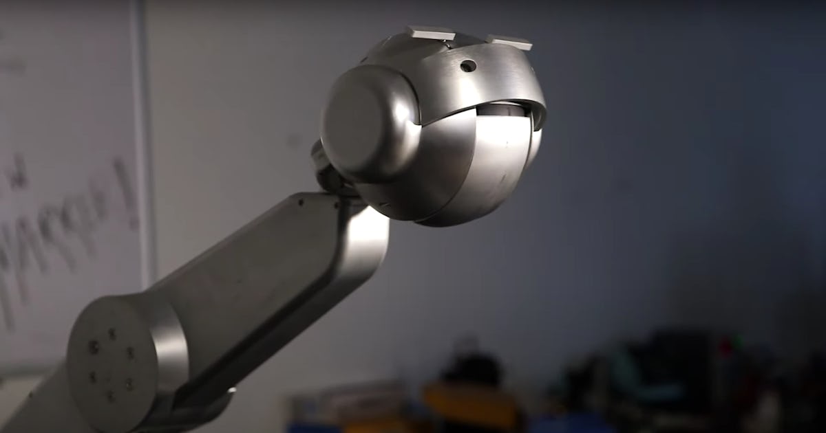 This rapping robot named Shimon makes its own rhymes in real-time