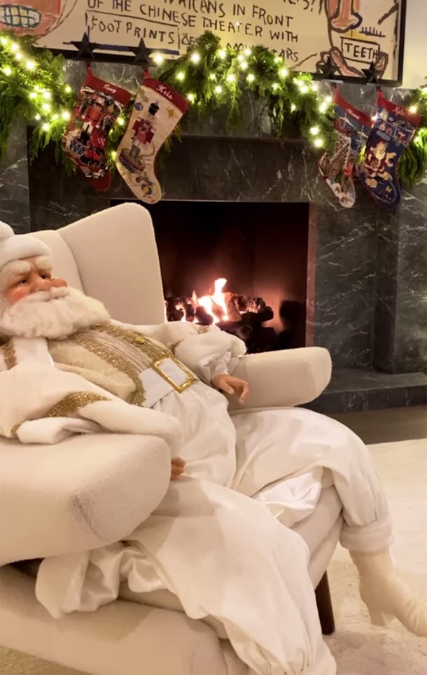 These Photos Of Kylie Jenner S 2020 Christmas Decorations Are So So Classic Kylie Jenner Christmas Stocking