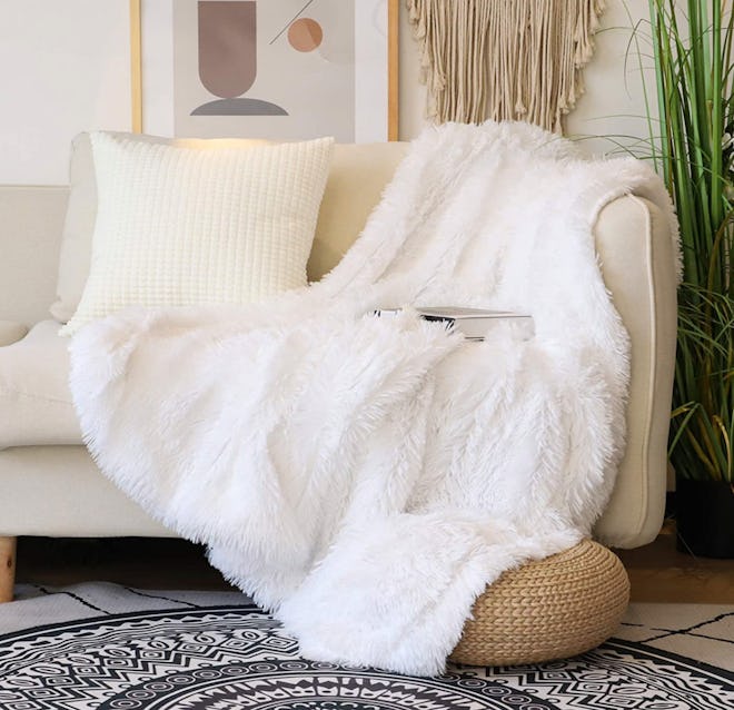 Decorative Faux Fur Throw Blanket 