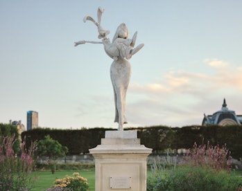 Jessica and Roger Rabbit statue in Paris