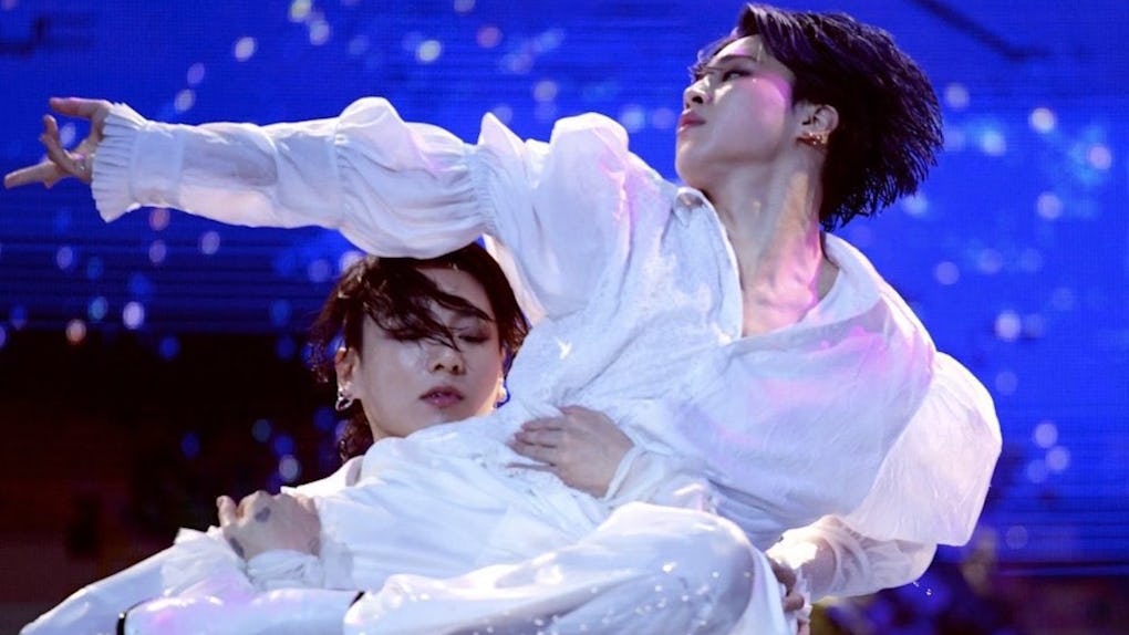 These Tweets About Bts Jungkook Lifting Jimin At The Melon Music Awards Are Everything