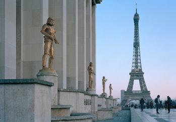 Gilded Stormtrooper statues with the Eiffel Tower in the background