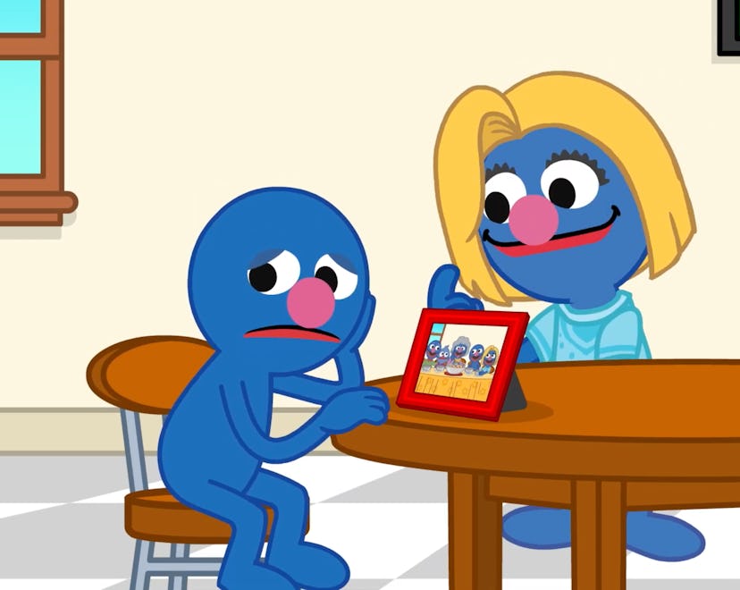 Grover's mom helps him stay connected with family during the COVID-19 pandemic.