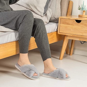 Parlovable Soft Plush Cross Band Slippers