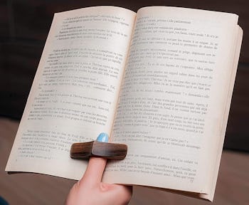 TILISMA Walnut Page Holder