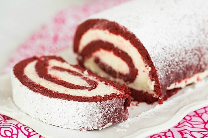 This Valentine's Day recipe for red velvet roll cake creates a gorgeous cake that is totally Pintere...