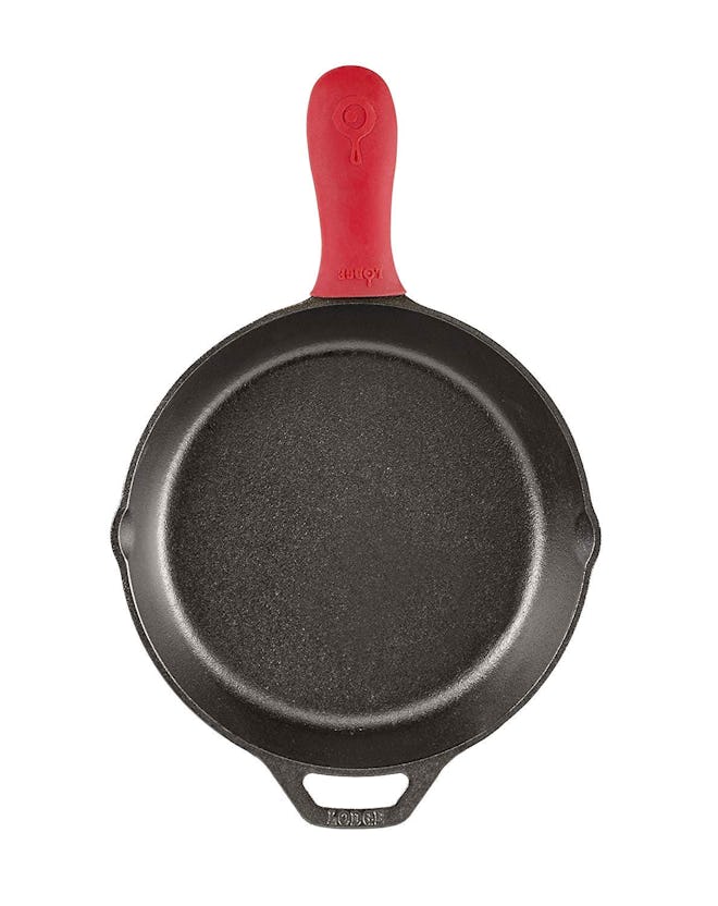 Lodge 742491 Red Hot Holder Heat Protecting Silicone Cast Iron Skillets with Keyhole Handle