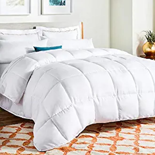 Linenspa All-Season White Down Comforter
