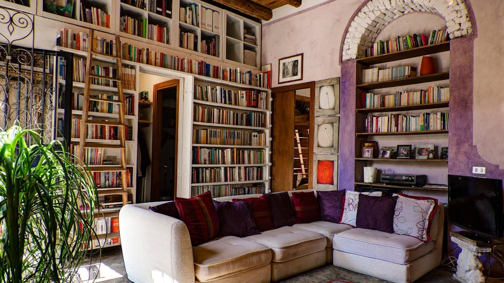 9 Airbnbs With Libraries That Belle From 'Beauty & The Beast' Would Book