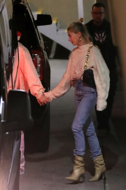Bottega Veneta S New Chain Pouch Is Already Hailey Baldwin Approved Bottega Veneta S New Chain Pouch Is Already Hailey Baldwin Approved